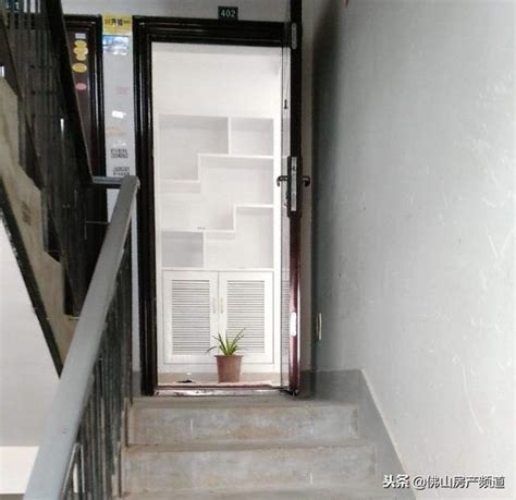 樓梯對廁所 公寓 大門